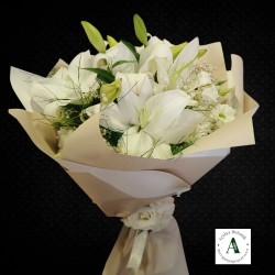 Kokulu Lilyumlar Ve Beyaz Papatyalar