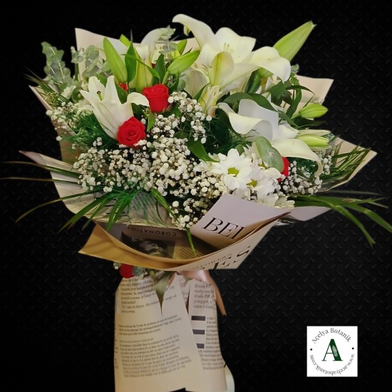 Lilyumlar, Kırmızı Güller Ve Papatyalar