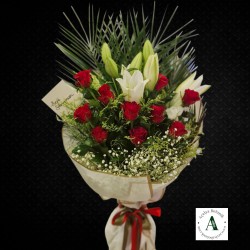 Onlu Gül Buketi Ve Kokulu Lilyumlar