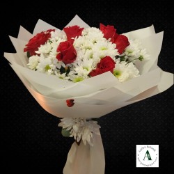 Yedili Gül Buketi Ve Beyaz Kasımpatılar