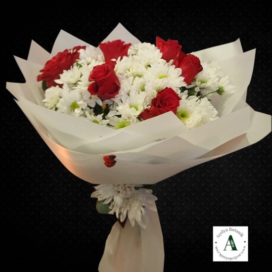 Yedili Gül Buketi Ve Beyaz Kasımpatılar
