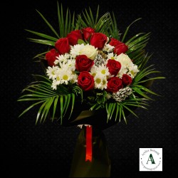 Beyaz Papatyalar İçinde Kırmızı, Beyaz Güller