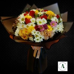 Renkli Kasımpatılar İçerisinde Kırmızı Güller