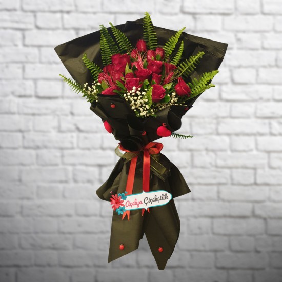 Siyah Perde - Yatay Kırmızı Gül Buketi